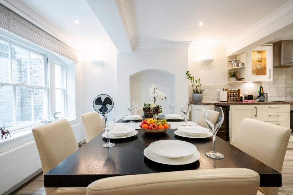 Spacious, Bright & Cosy ~ Ideal Victoria Location! Villa London Eksteriør billede