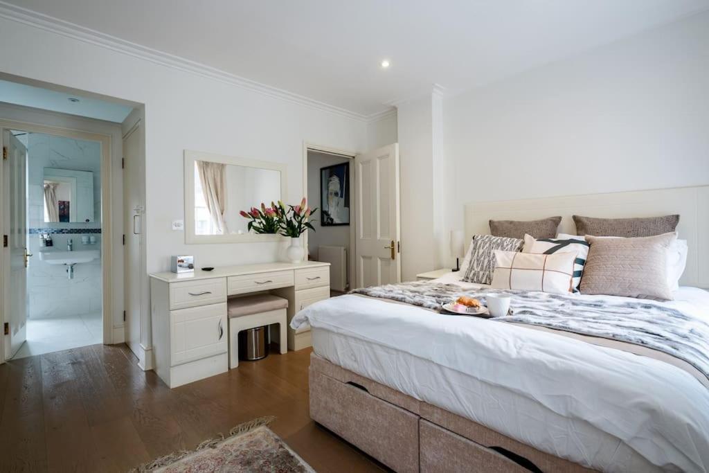 Spacious, Bright & Cosy ~ Ideal Victoria Location! Villa London Eksteriør billede